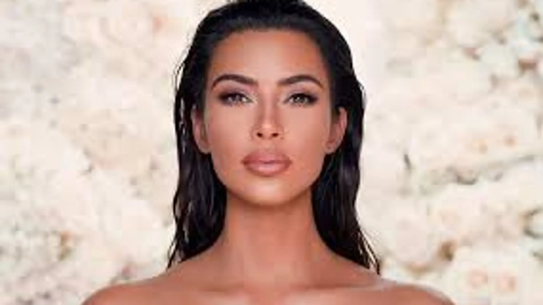 Imagen de Kim Kardashian en alguna de las muchas presentaciones a las que acude contratada como imagen.