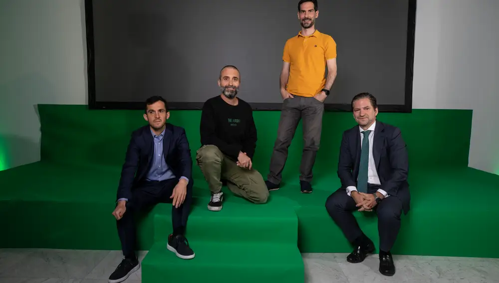 De izquierda a derecha, Nicolás Barilari, CEO de Nash21; Miguel Caballero, fundador de Tutellus; Raúl López, country manager de Coinmotion España, y Juan Alberto Sánchez, profesor de IEB