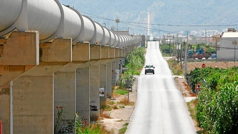 Imagen de la conducción del trasvase Tajo-Segura