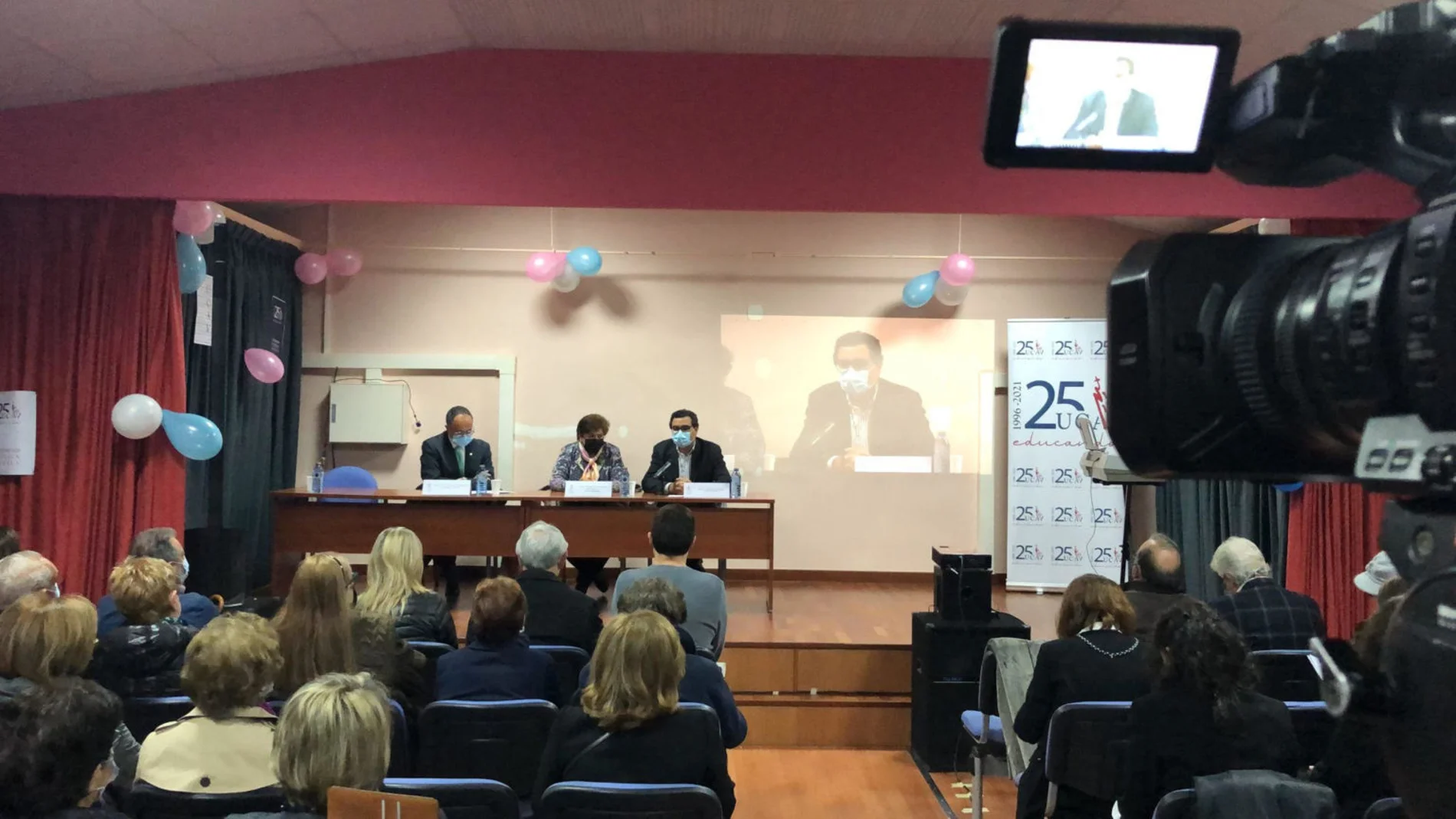 Acto de homenaje de la UCAV en la Universidad de la Experiencia