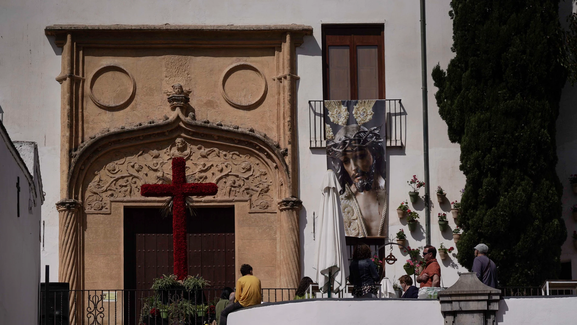 Cruz de mayo de la Cuesta del Bailio, una de las mas conocidas de Córdoba