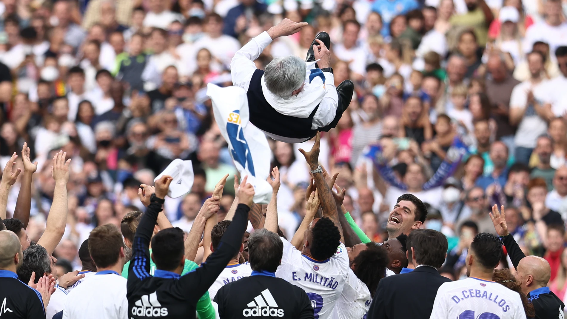 El Real Madrid celebra el título de Liga.
