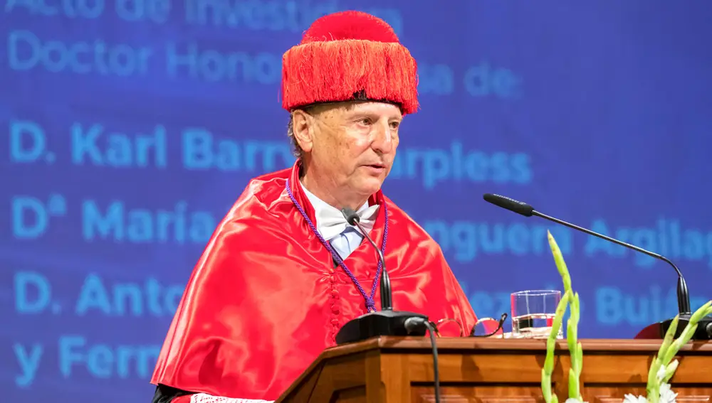 El catedrático Antonio Fernández de Buján en la ceremonia celebrada este viernes en el Paraninfo de la ULL