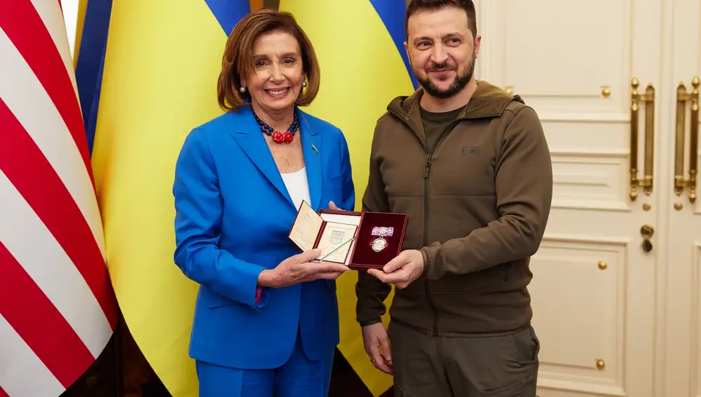 La presidenta de la Cámara de Representantes de Estados Unidos, Nancy Pelosi con el el presidente ucraniano, Volodímir Zelenski