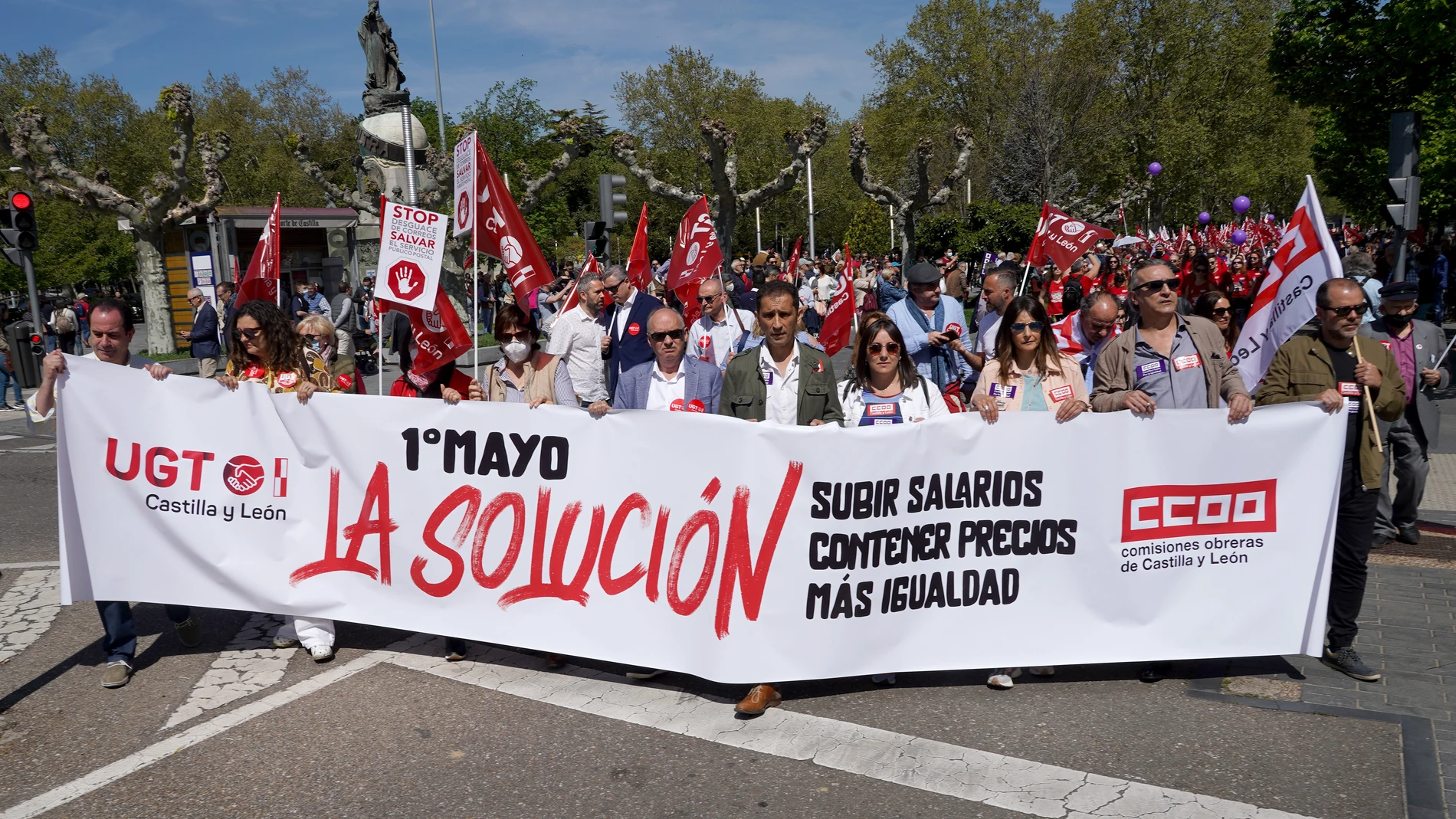 Manifestación de UGT y CCOO con motivo del Día Internacional del Trabajo en Valladolid