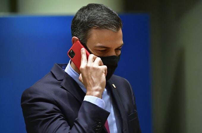 os teléfonos móviles del presidente Pedro Sánchez y de la ministra de Defensa, Margarita Robles, fueron hackeados por un programa espía israelí denominado “Pegasus” | Fuente: John Thys / AP