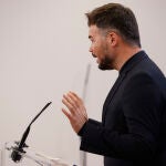 El portavoz de ERC, Gabriel Rufián en rueda de prensa ofrecida este martes en el Congreso. EFE/ Juan Carlos Hidalgo