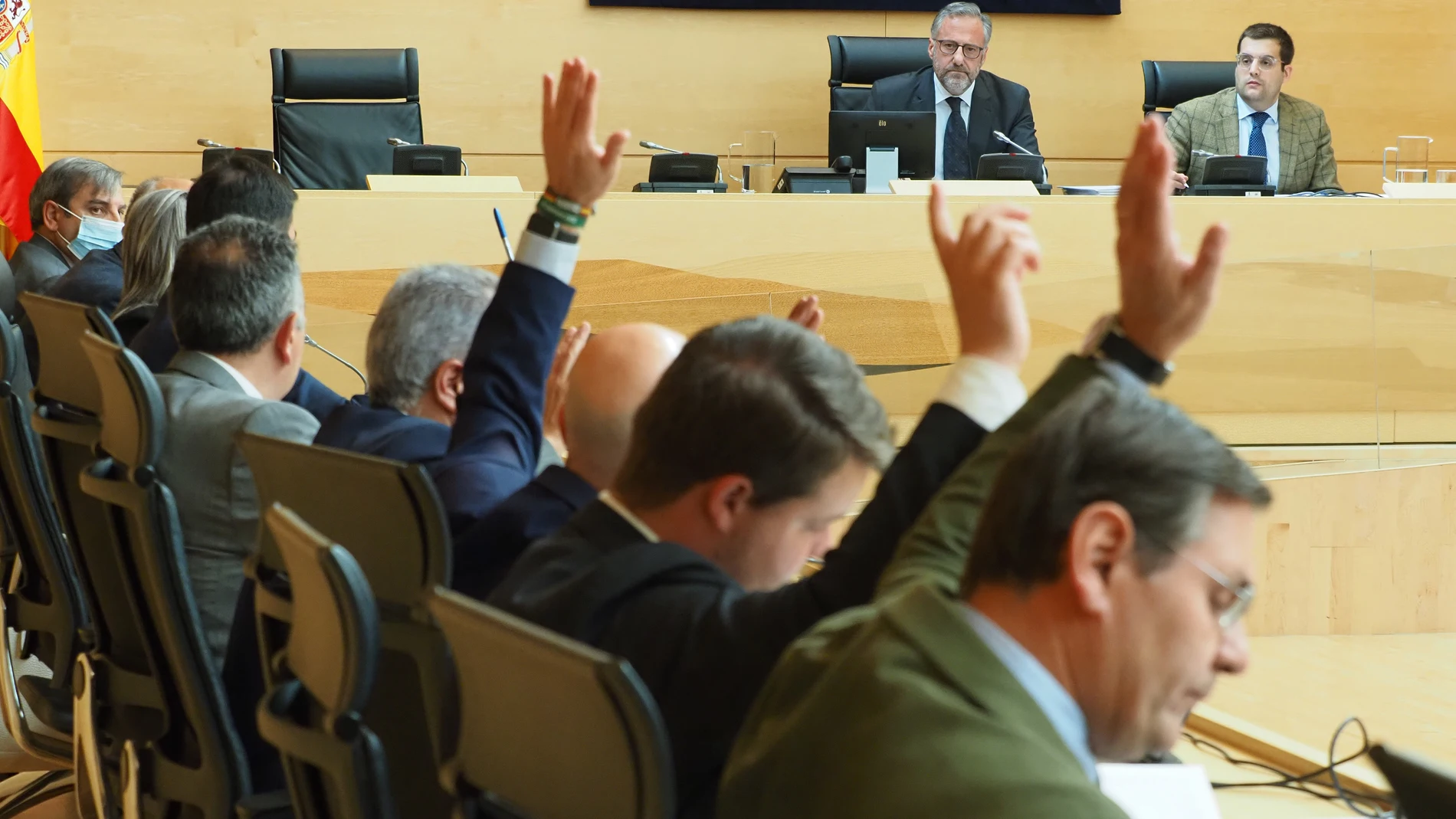 Constitución de las comisiones legislativas y no legislativas de las Cortes de Castilla y León, presidido por Carlos Pollán