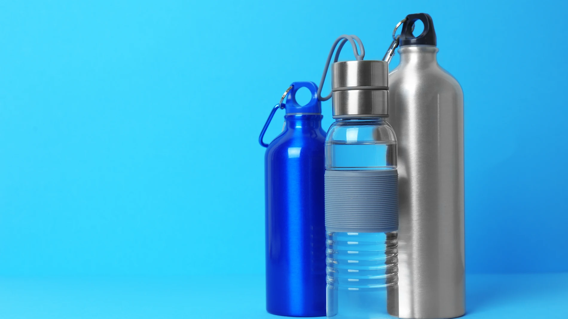 Botellas reutilizables. ¿Plástico, vidrio, aluminio o acero