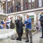 El vicario general de la Diócesis de Segovia, Ángel Galindo, bendice la nueva sede de Cáritas Segovia en el antiguo convento de San Juan de Dios