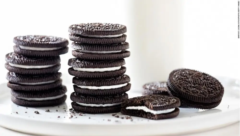 La galleta Oreo es un modelo paradigmático de reometría en el que una muestra fluida (la nata), queda atrapada entre dos placas paralelas (las obleas) | Fuente: OREO