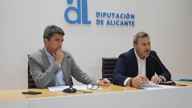El presidente de la Diputación de Alicante, Carlos Mazón, junto al diputado de Carreteras, Alejandro Morant
