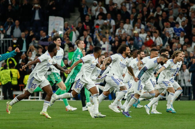 Los jugadores del Real Madrid celebran la clasificación para la final de la Champions.