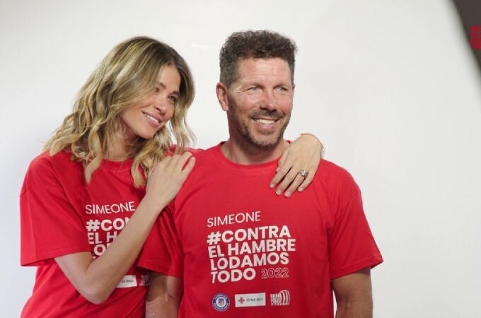 Carla Pereyra y Diego Pablo Simeone, juntos en el vídeo que piden apoyo para la campaña contra el hambre.