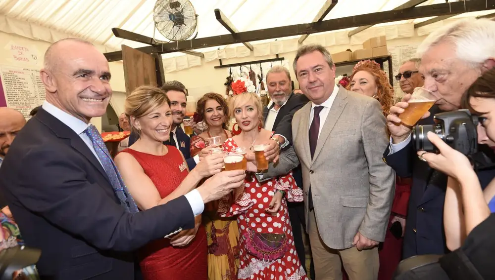 Antonio Muñoz, Yolanda Díaz, Alberto Garzón, María Jesús Montero, Carmen Castilla y Juan Espadas