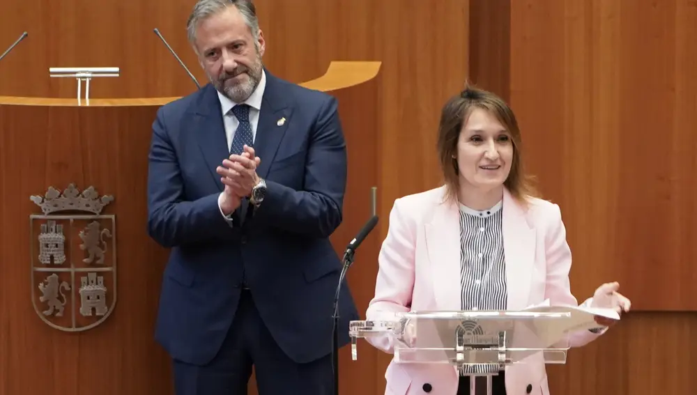 El presidente de las Cortes, Carlos Pollán, y la consejera de Educación, Rocío Lucas
