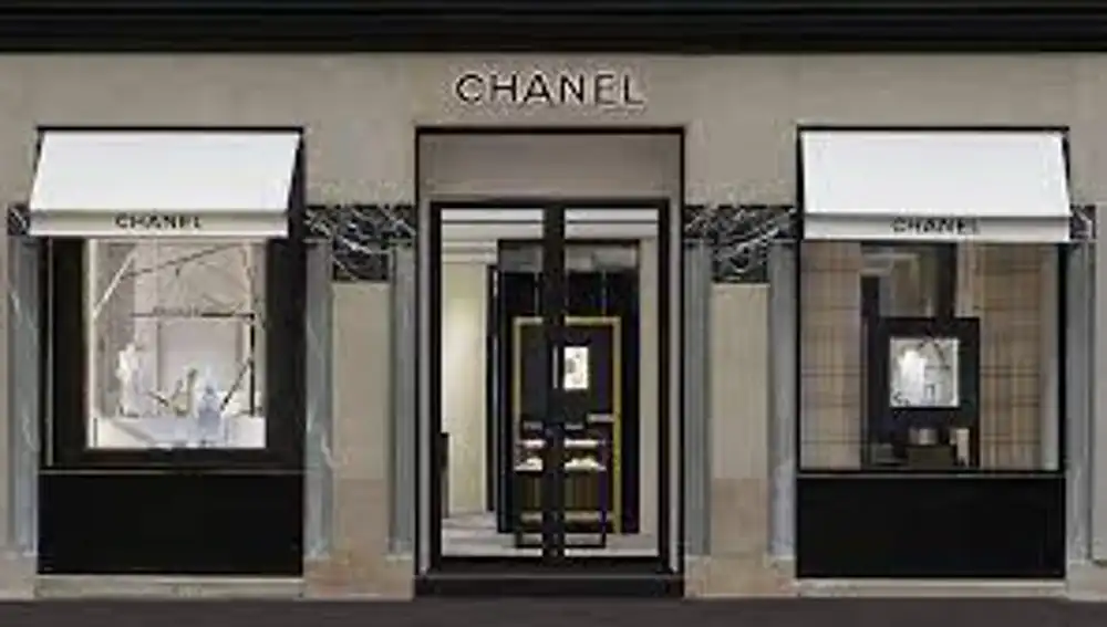 Fachada de la tienda Chanel en Rue de La Paix en París, donde ha sido perpetrado el robo este jueves 5 de Mayo.