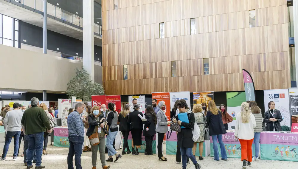 Más de tres mil personas pasarán por la Feria 'Tándem' en el campus Maria Zambrano de Segovia