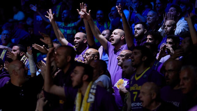 Aficionados del Hapoel U-NET en la final a cuatro de la Liga de Campeones en Bilbao