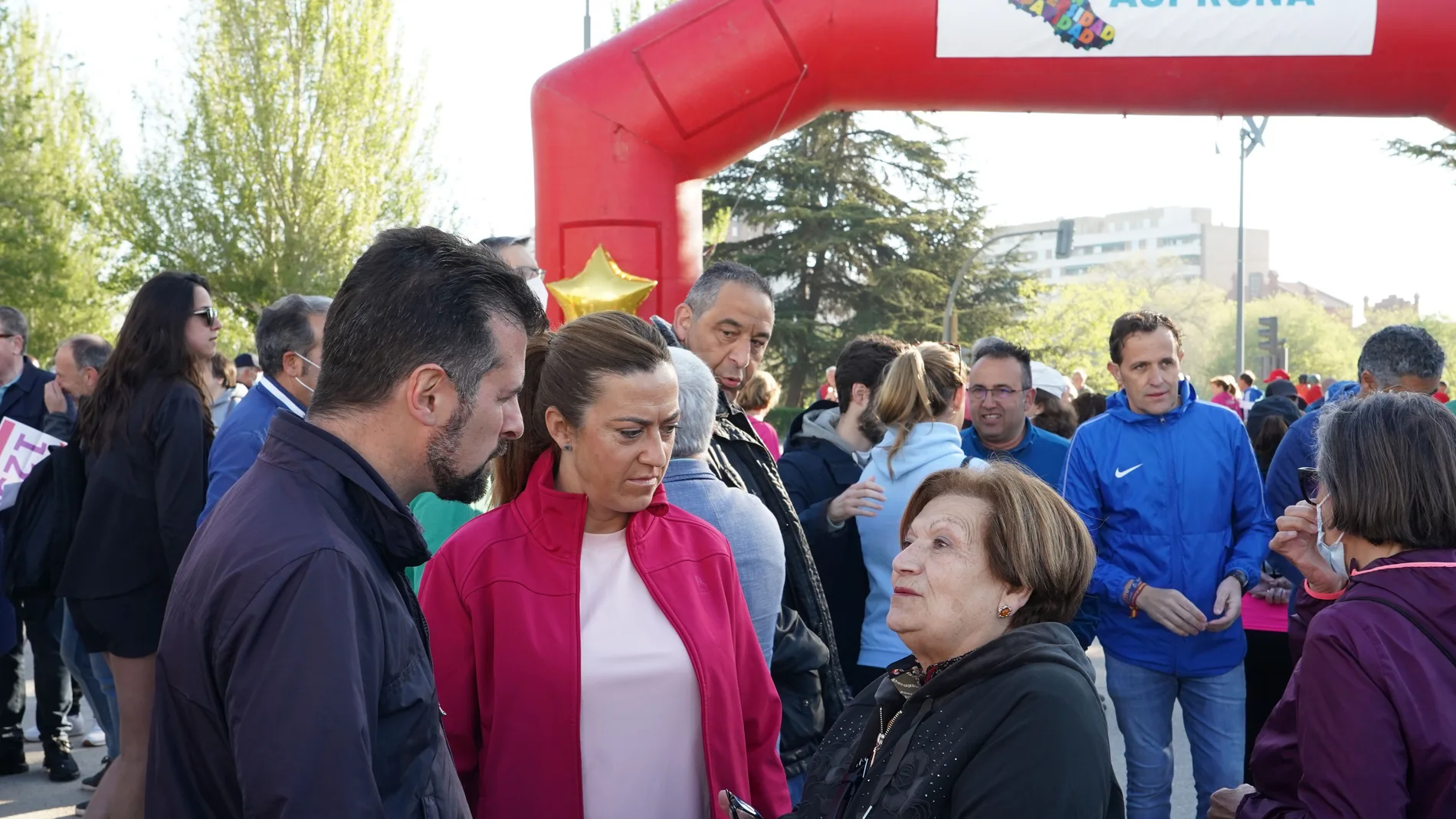 Los socialistas Luis Tudanca y Virginia Barcones, en la 45 edición de la Marcha Asprona que vuelve a su formato presencial.