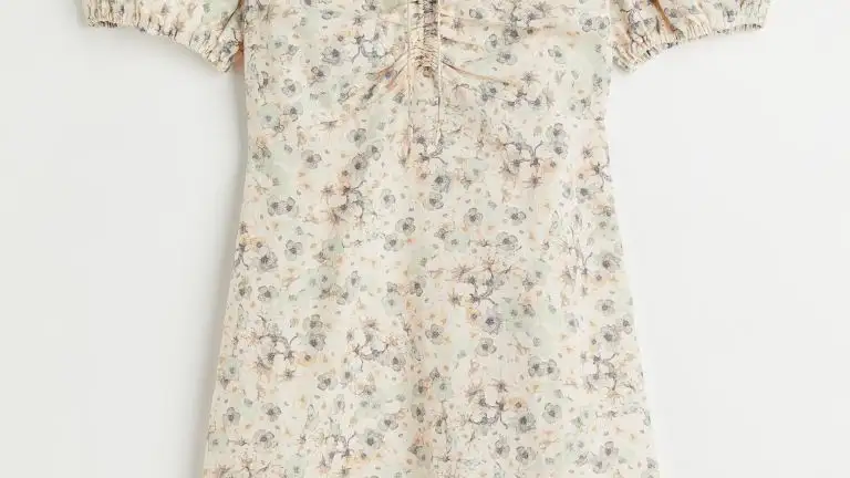 Vestido en mezcla de lino, de H&M (24,99 euros)