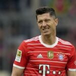 Robert Lewandowski acaba contrato con el Bayern en 2023.