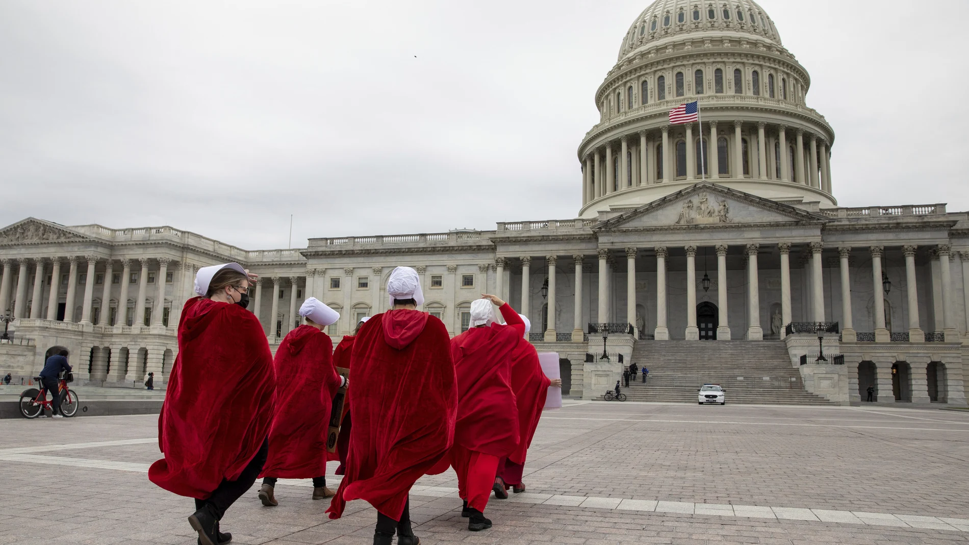 «El cuentro de la criada» se ha convertido en emblema de las marchas abortistas (AP Photo/Amanda Andrade-Rhoades)