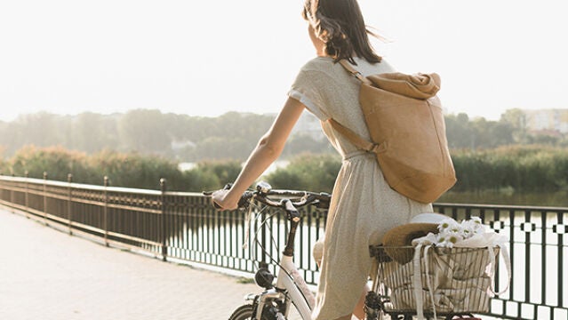 Las bicicletas eléctricas se han convertido en una forma habitual de transporte en las ciudades