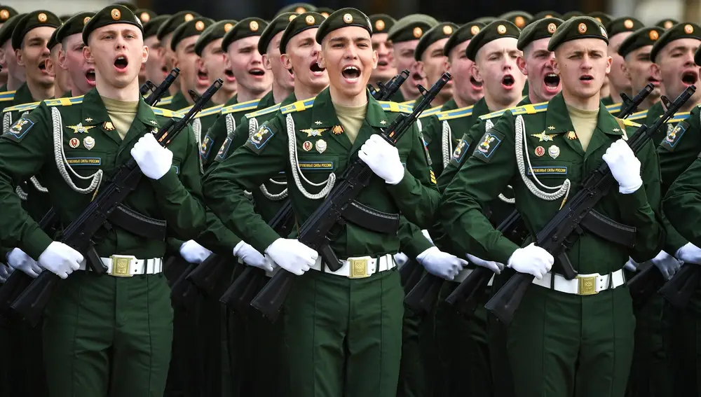 Soldados rusos en la Plaza Roja este lunes