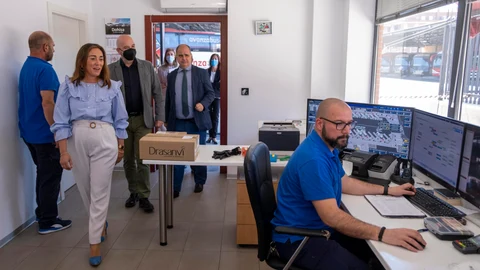 La consejera de Movilidad y Transformación Digital, María González Corral, mantiene una reunión con representantes de la Federación Castellano y Leonesa de Transportes en Autobús