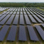 Fotografía hecha desde un dron de un parque solar fotovoltaico