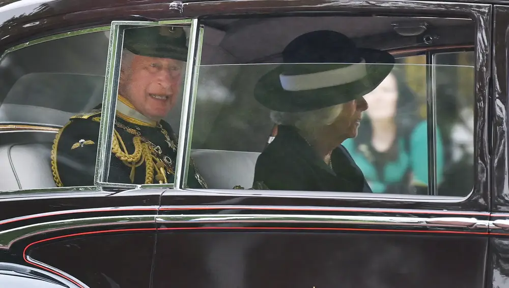 Carlos III de Inglaterra en un momento de los funerales por Isabel II