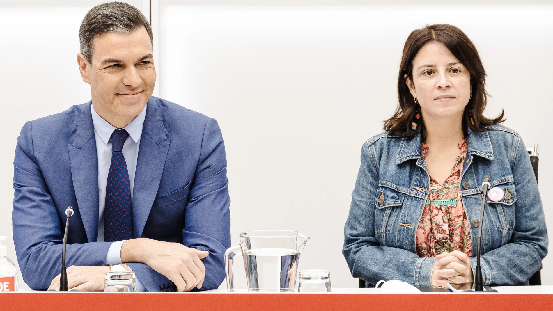 La presidenta del PSOE, Cristina Narbona; el presidente del PSOE, Pedro Sánchez y la vicesecretaria general del PSOE, Adriana Lastra, en una reunión de la Ejecutiva Federal del PSOE