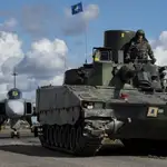 Tropas suecas participan en maniobras militares en el Báltico
