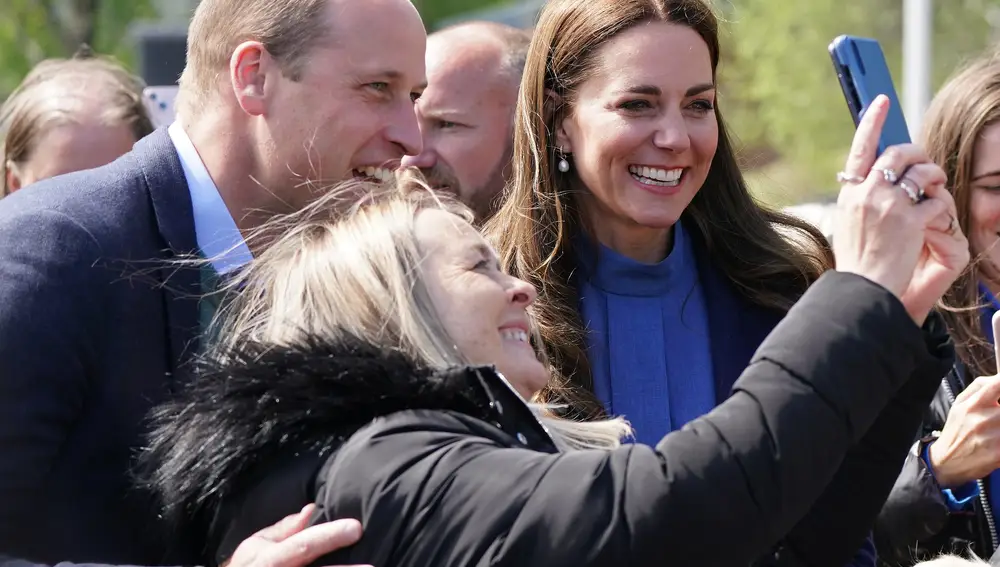 Los duques de Cambridge se muestran más cercanos que nunca en su visita a Escocia