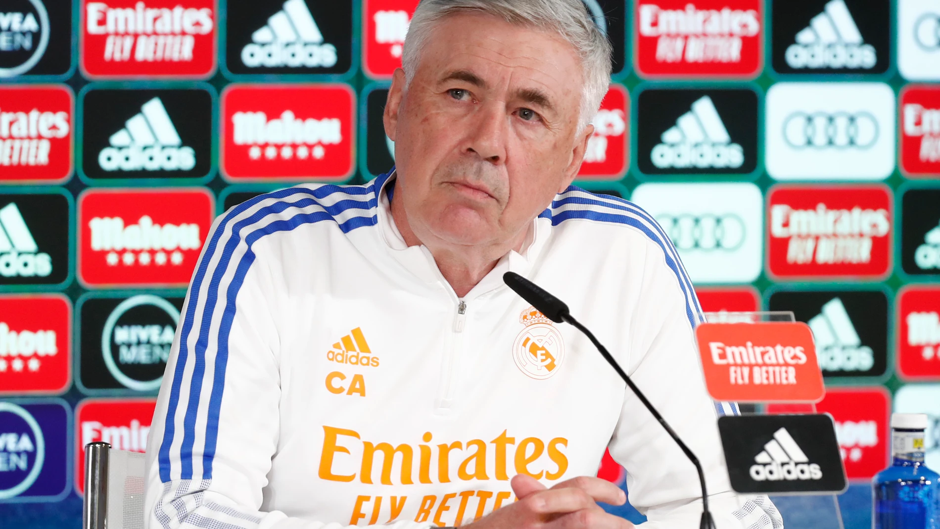 El entrenador del Real Madrid Carlo Ancelotti en una conferencia de Prensa