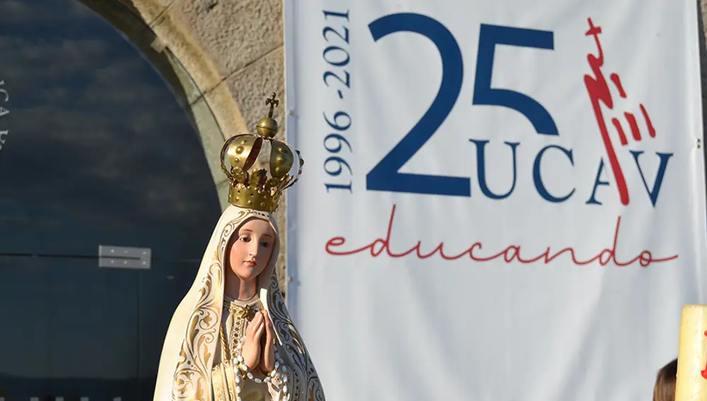 Procesión y rosario en Honor a la Virgen de Fátima