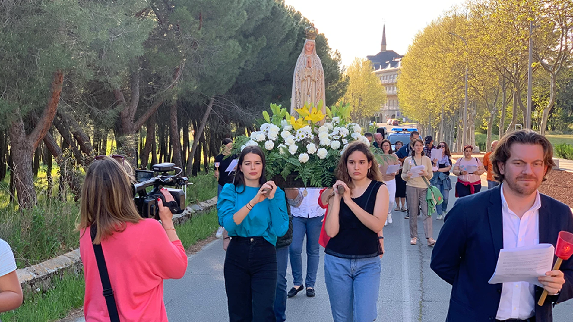 Procesión y rosario en Honor a la Virgen de Fátima