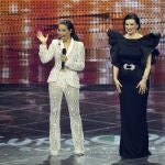 Chanel junto a Laura Pausini en la segunda semifinal de Eurovisión 2022.