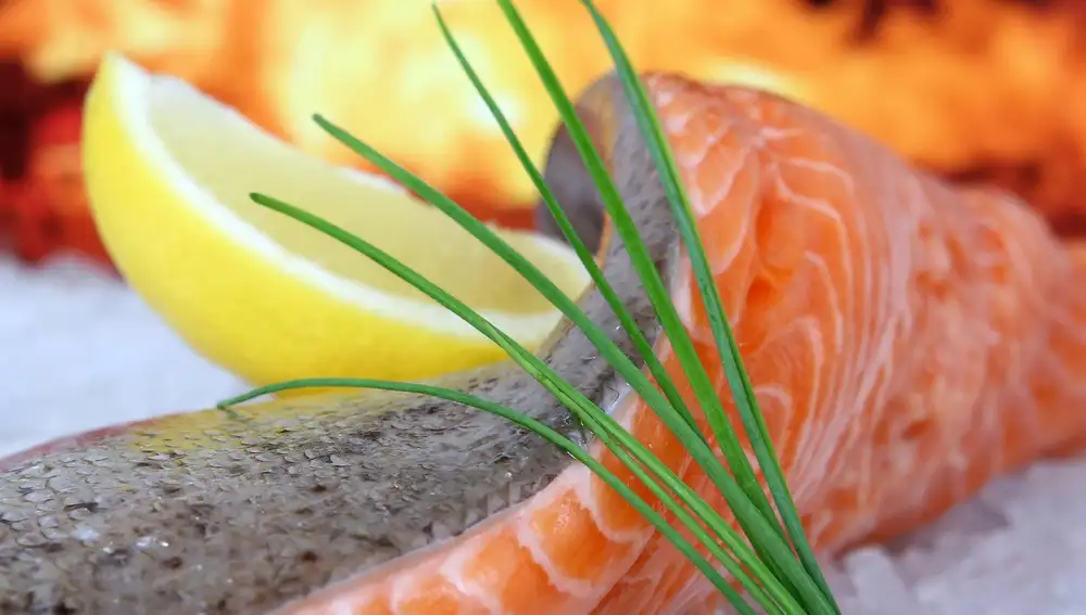 El salmón es rico en vitamina B6