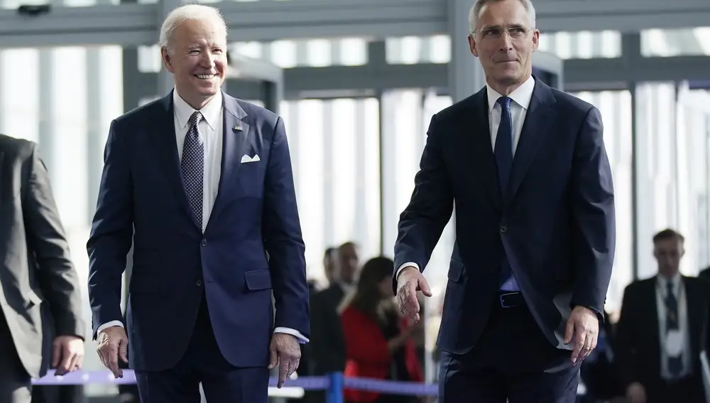 Joe Biden y Jens Stoltenberg en la cumbre de la OTAN