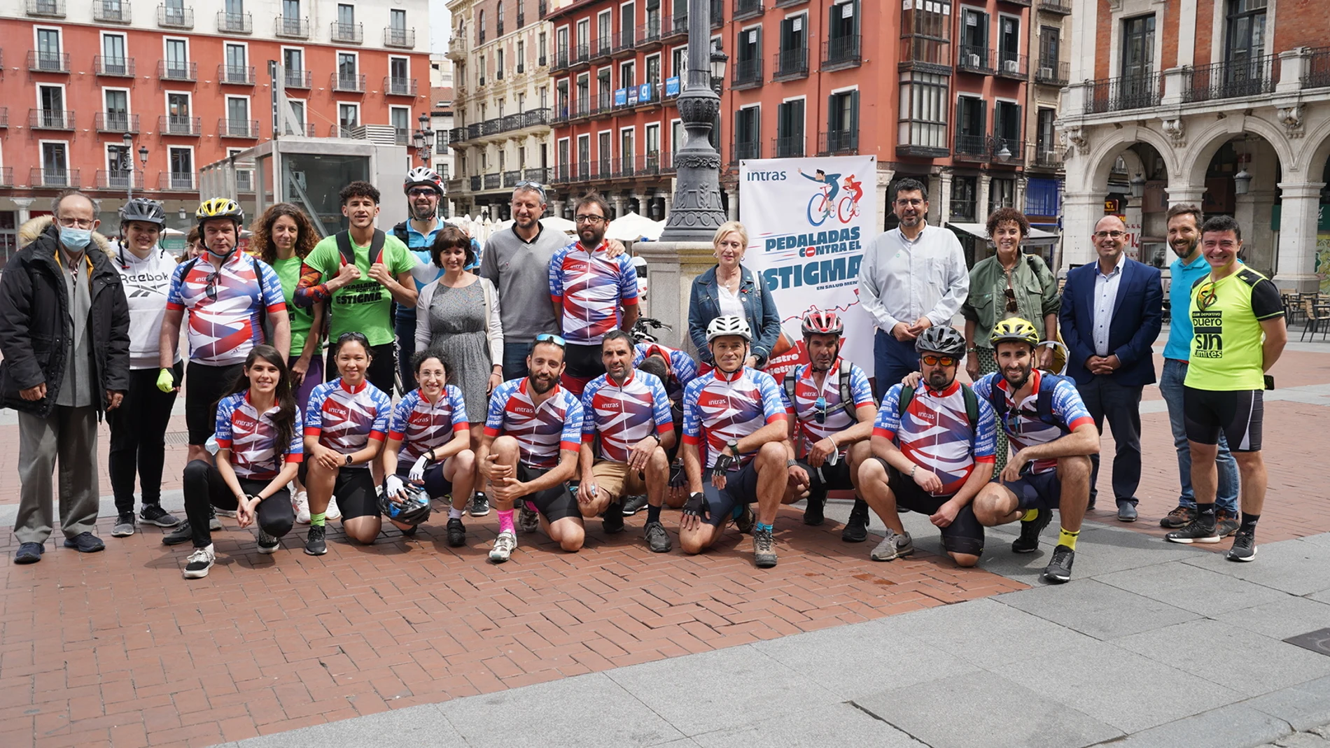 Participantes en el programa "Pedaladas contra el estigma" que arrancó en Valladolid