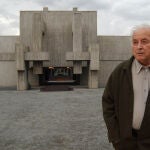 Angel Mateos premio de las artes de Castilla y León 2009, en una foto de archivo en el museo del hiormigón en Doñinos