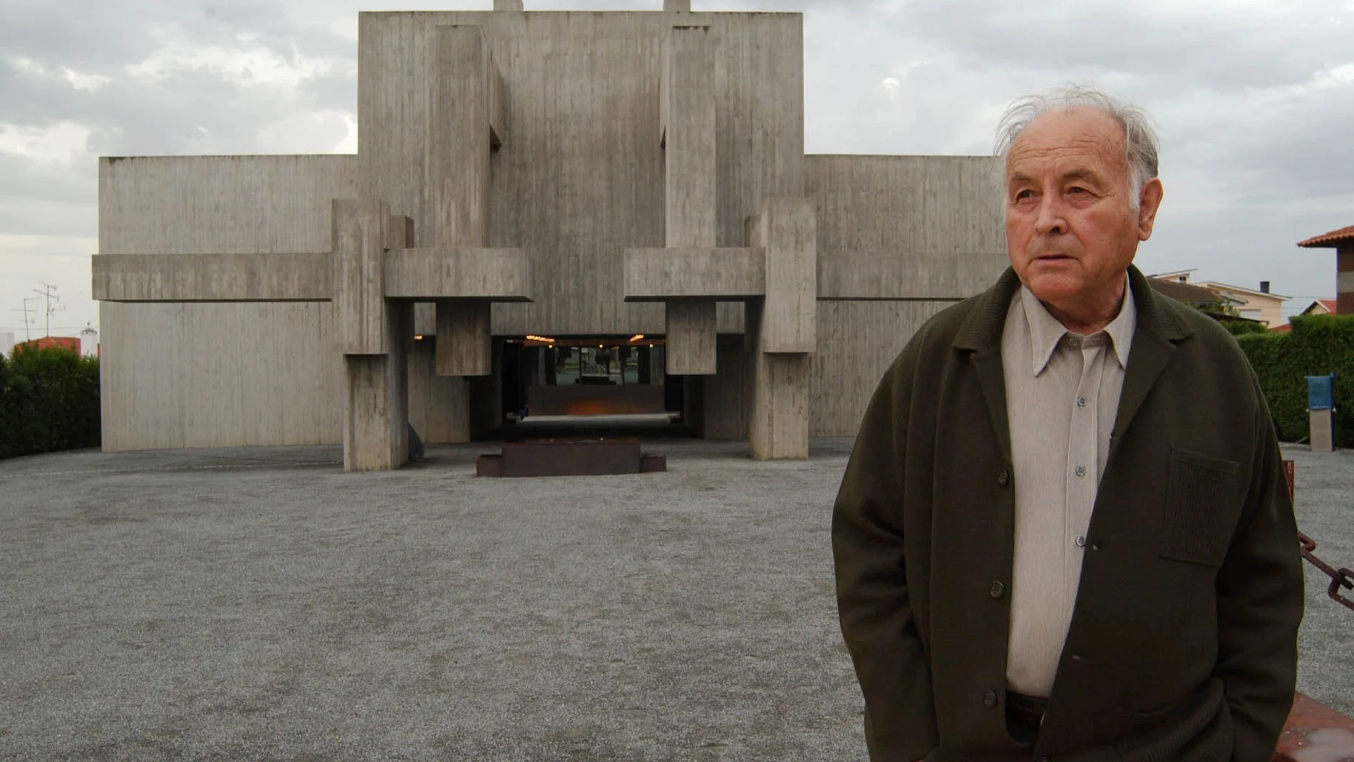 Angel Mateos premio de las artes de Castilla y León 2009, en una foto de archivo en el museo del hiormigón en Doñinos