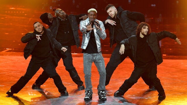 Jérémie Makiese, durante su actuación en la segunda semifinal de Eurovisión.