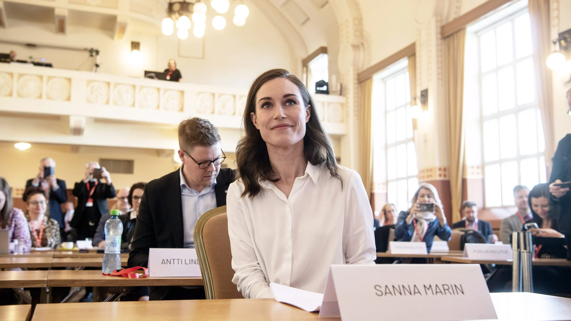 La primera ministra finlandesa, Sanna Marin, asiste a una reunión extraordinaria de la Asamblea Nacional del Partido Socialdemócrata de Finlandia (SDP) para decidir la posición del partido ante la OTAN