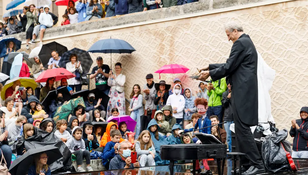 Segovia acoge una tercera jornada del Titirimundi pasada por agua