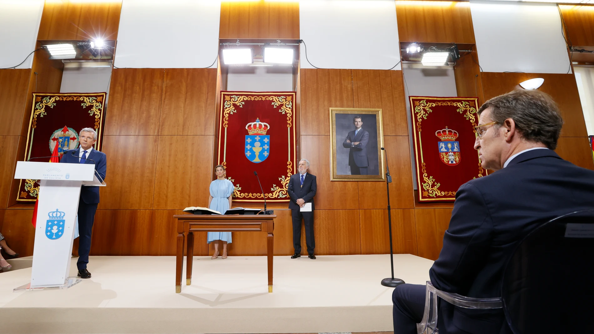 Rueda, con Feijóo en primer plano, en su primera toma de posesión. 