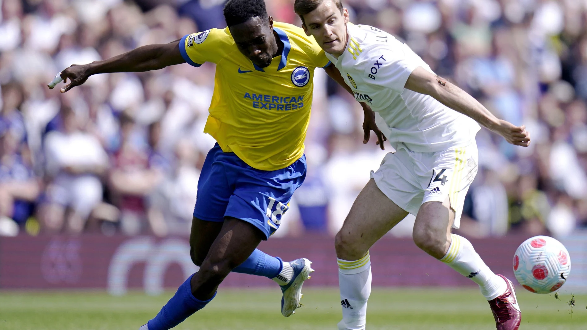 Diego Llorente con el Leeds.