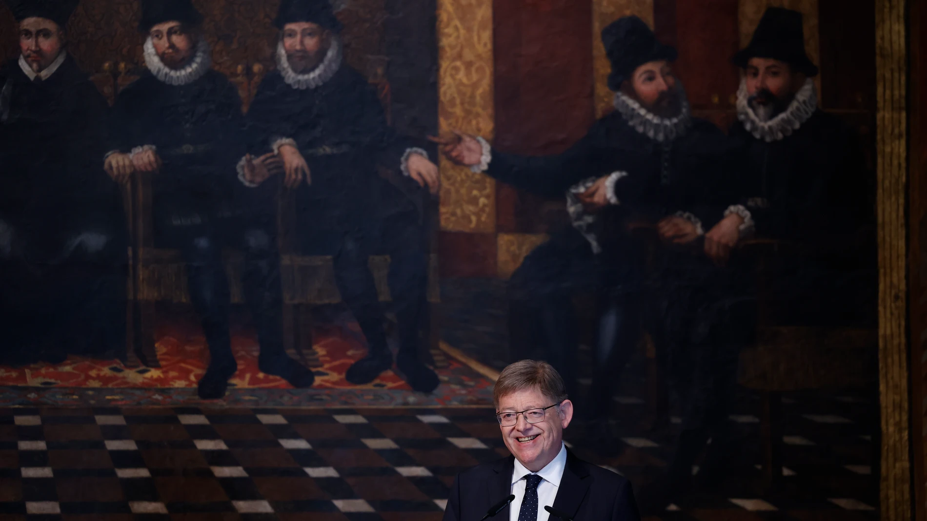 El president Ximo Puig, tras la toma de posesión de los nuevos consellers de su Gobierno